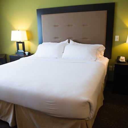 Holiday Inn Express & Suites Northwood By Ihg Silver Lake Екстер'єр фото
