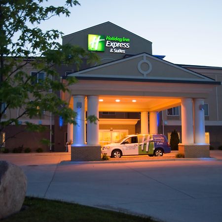 Holiday Inn Express & Suites Northwood By Ihg Silver Lake Екстер'єр фото