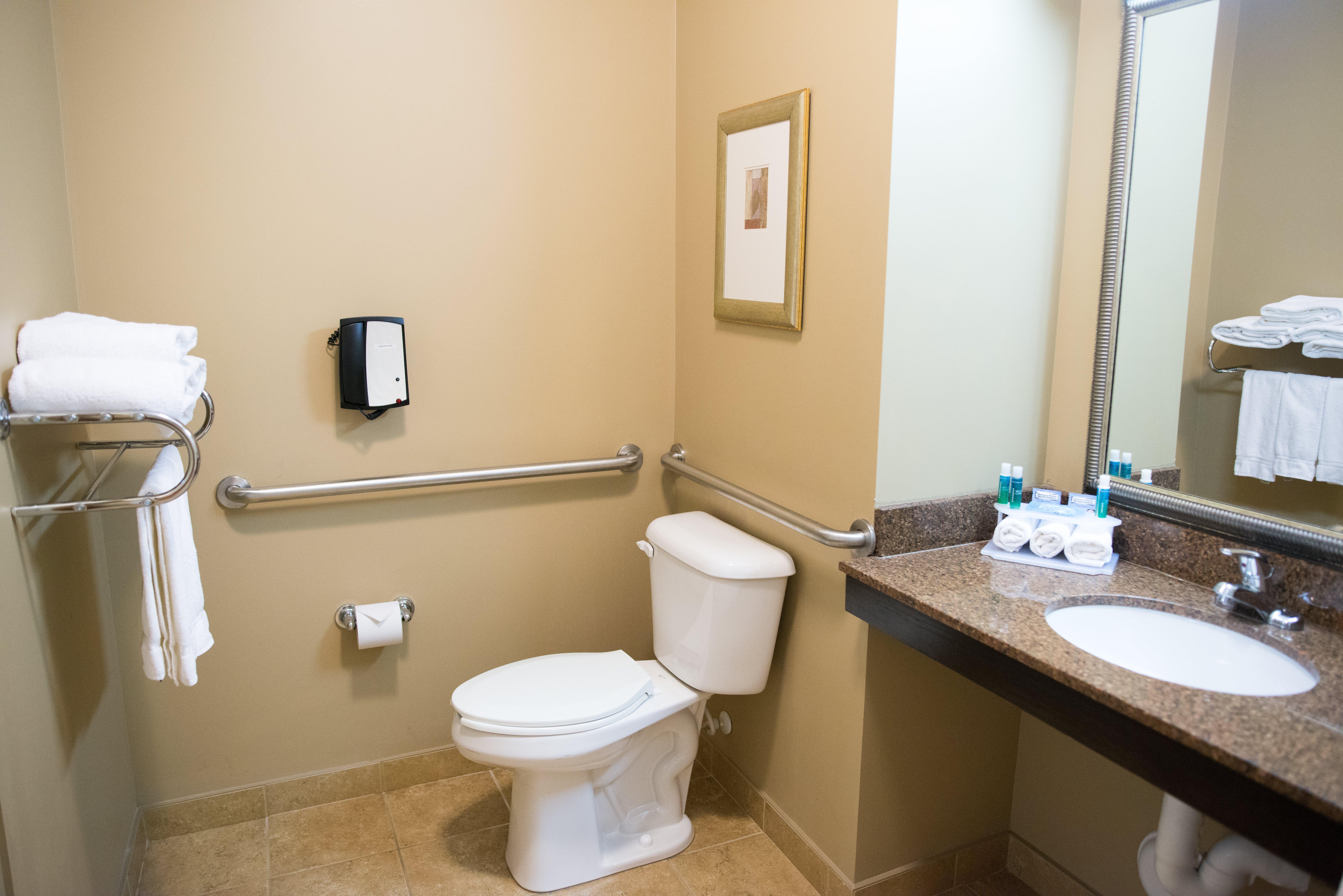 Holiday Inn Express & Suites Northwood By Ihg Silver Lake Екстер'єр фото