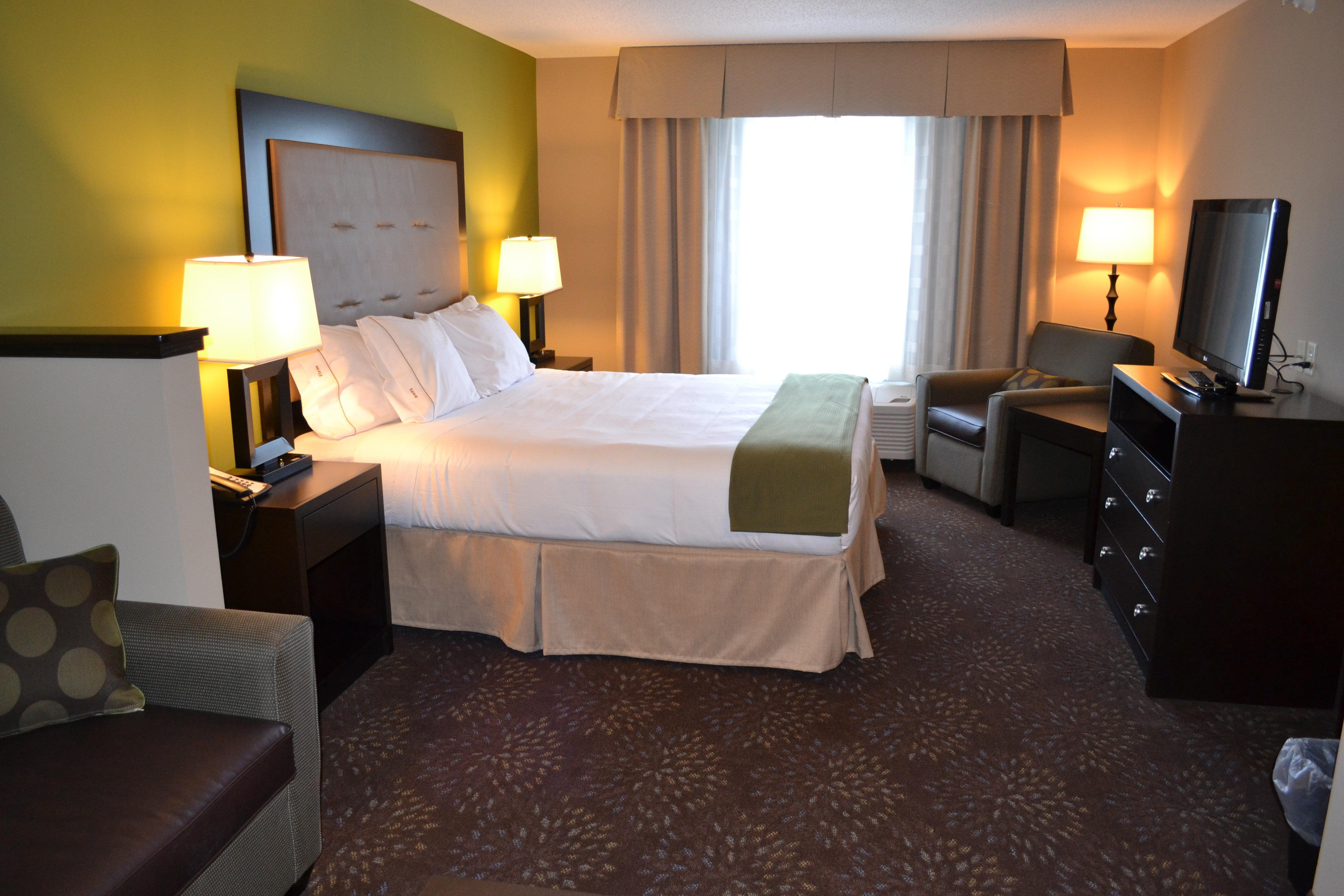Holiday Inn Express & Suites Northwood By Ihg Silver Lake Екстер'єр фото