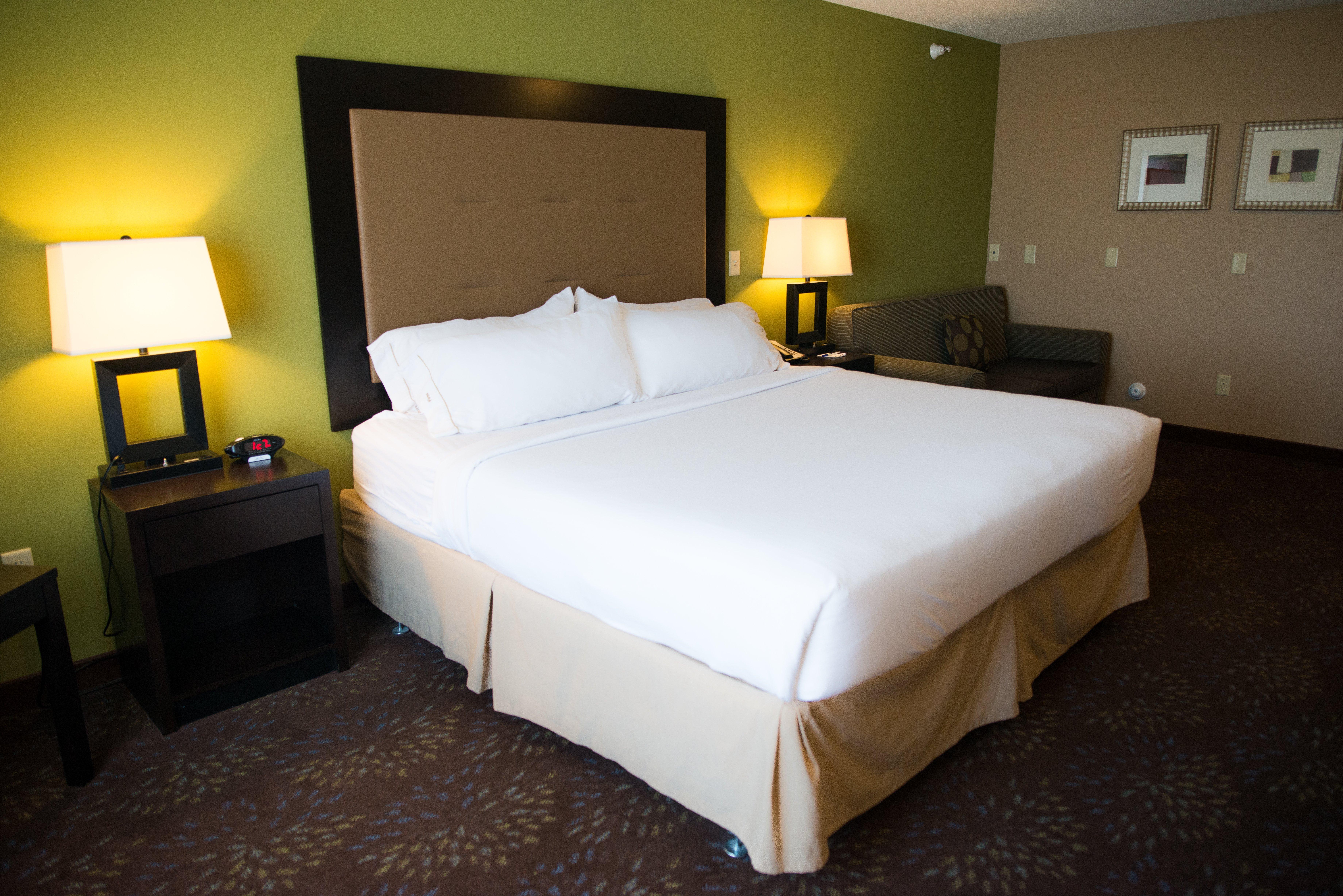 Holiday Inn Express & Suites Northwood By Ihg Silver Lake Екстер'єр фото