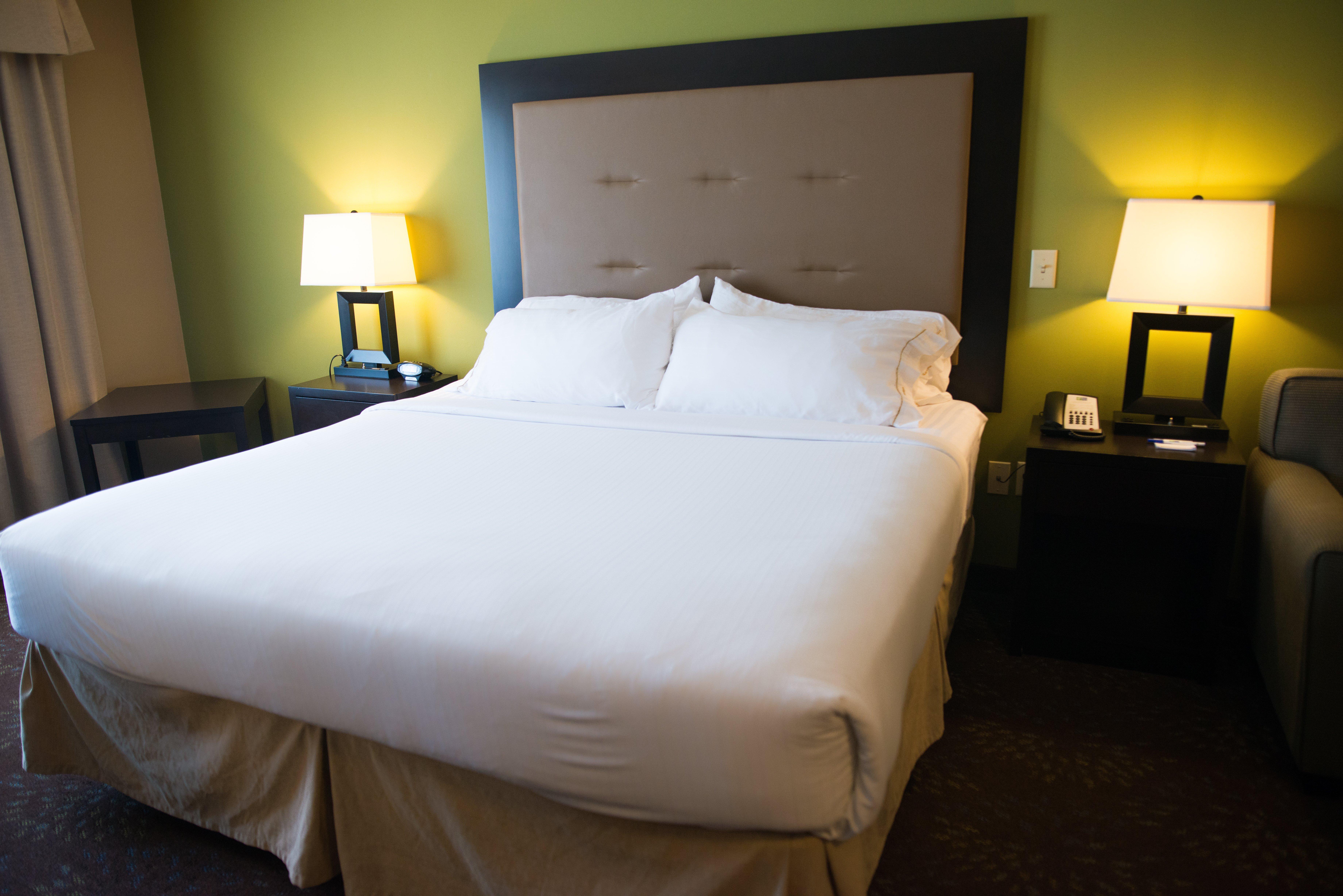 Holiday Inn Express & Suites Northwood By Ihg Silver Lake Екстер'єр фото