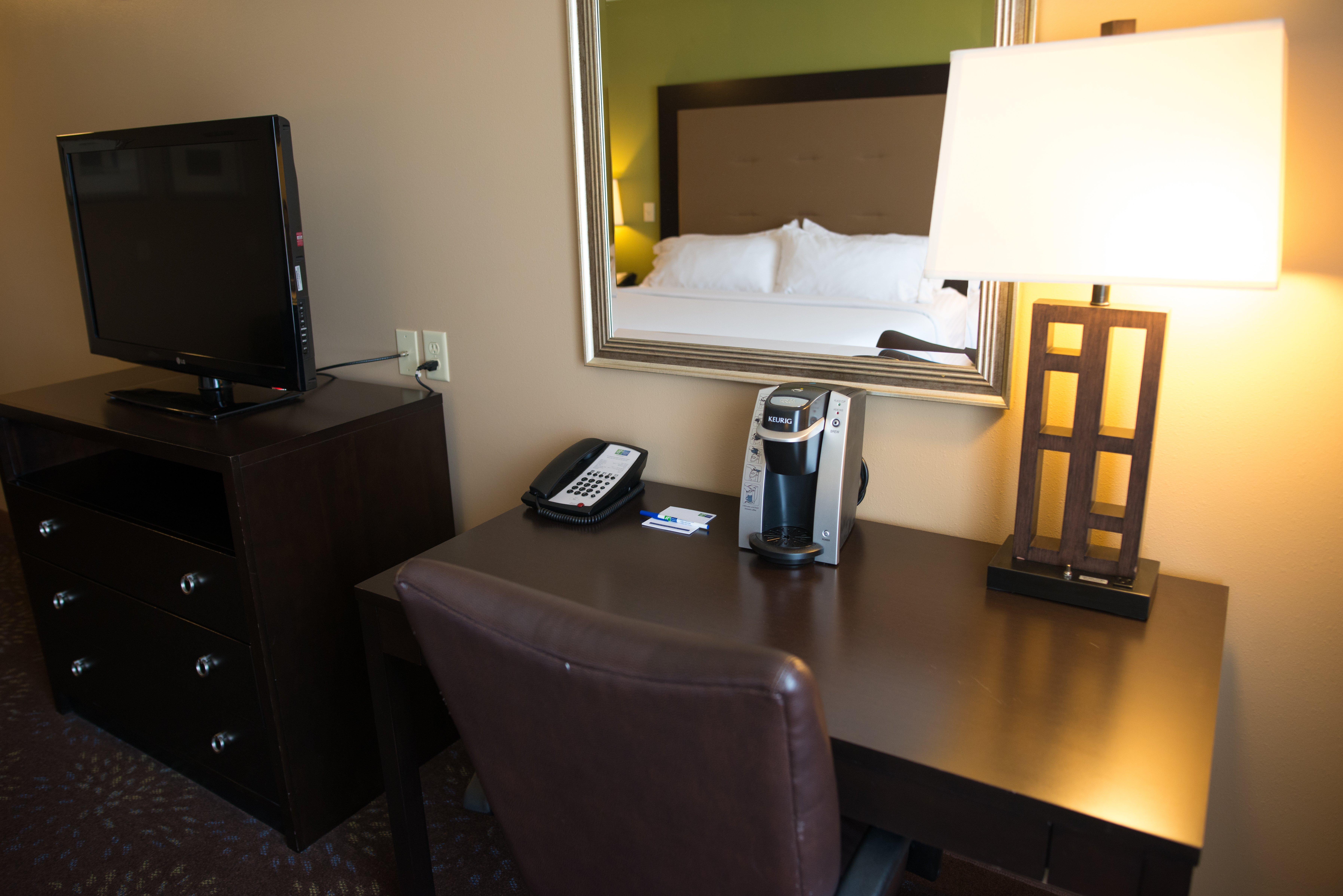Holiday Inn Express & Suites Northwood By Ihg Silver Lake Екстер'єр фото