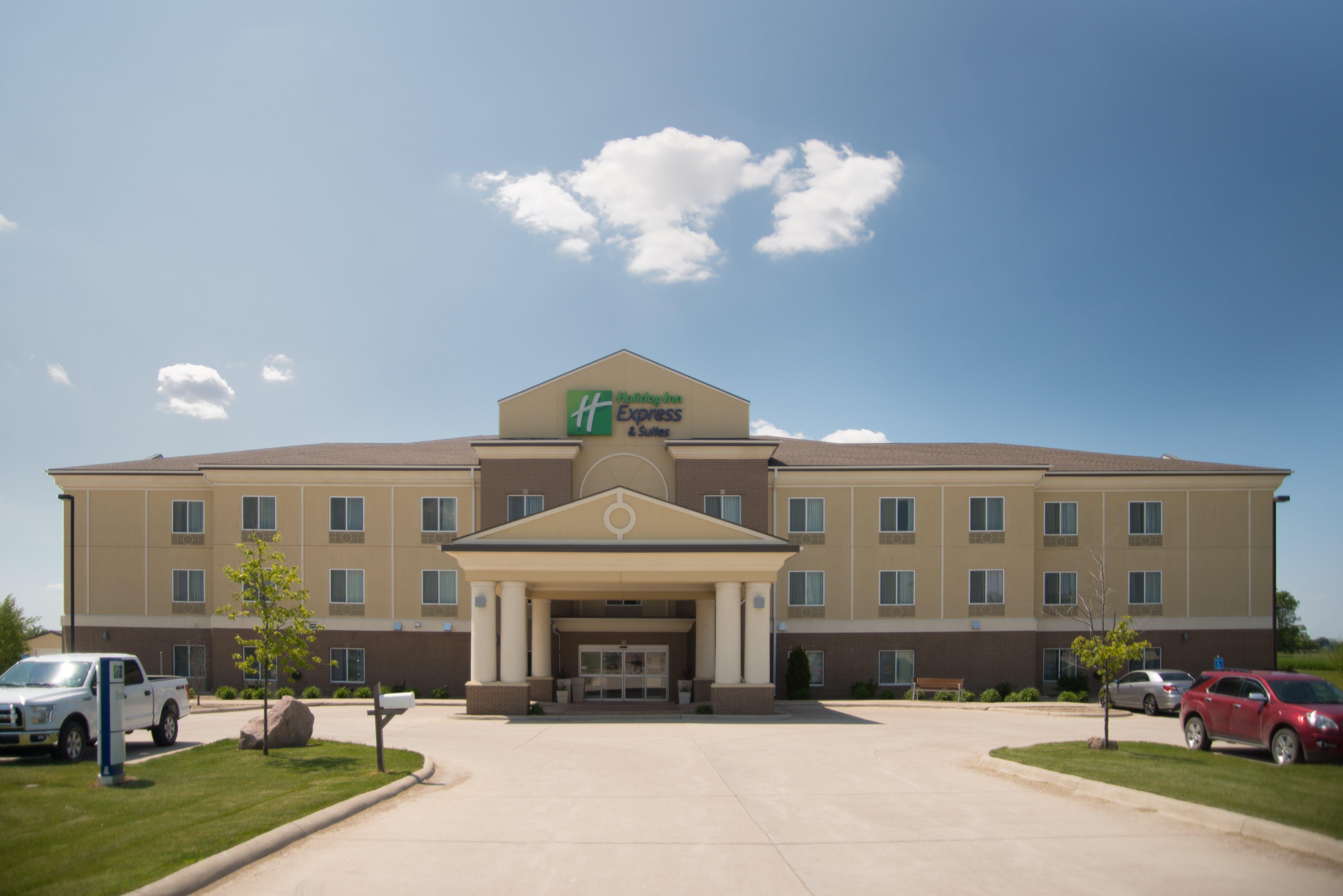 Holiday Inn Express & Suites Northwood By Ihg Silver Lake Екстер'єр фото