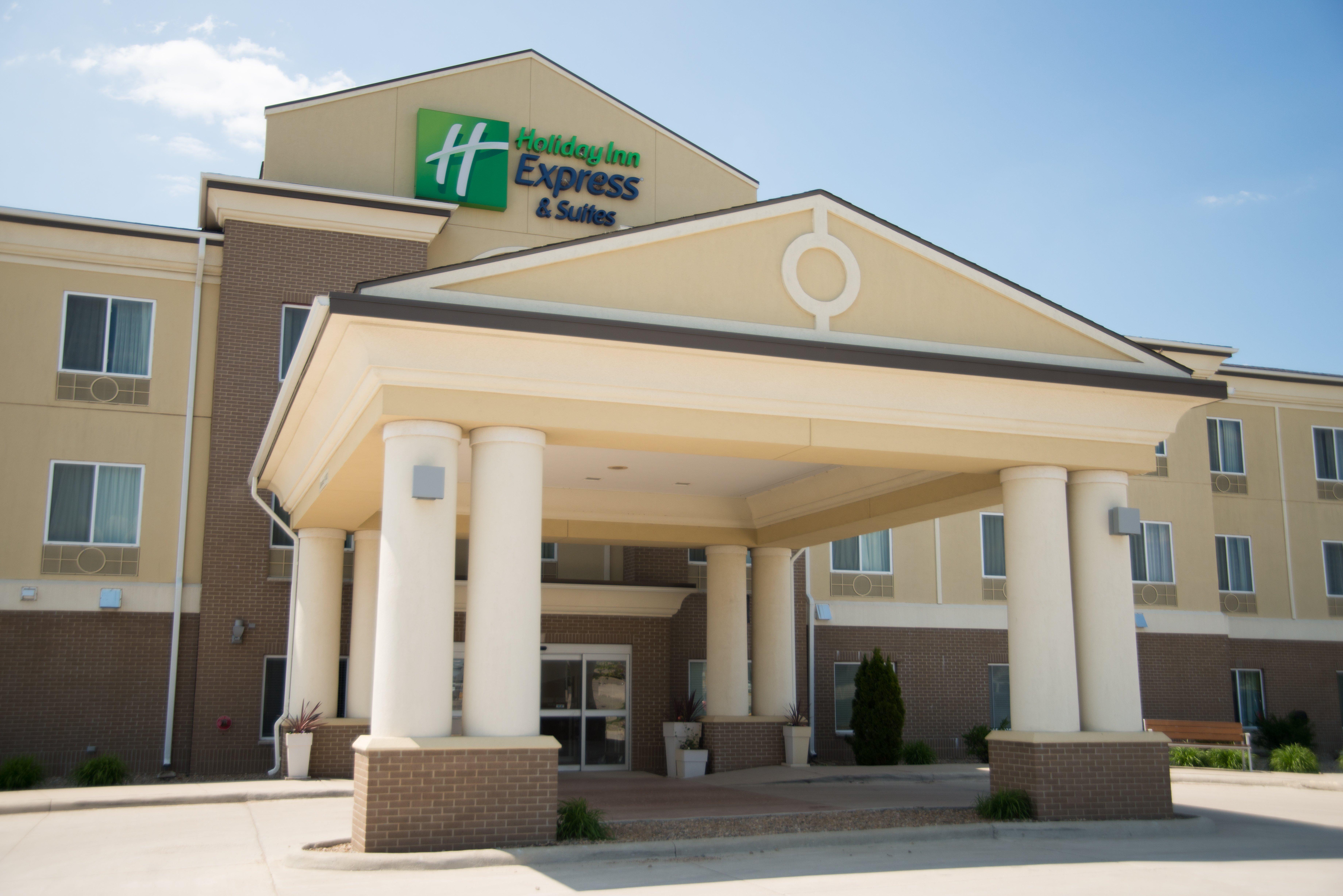 Holiday Inn Express & Suites Northwood By Ihg Silver Lake Екстер'єр фото