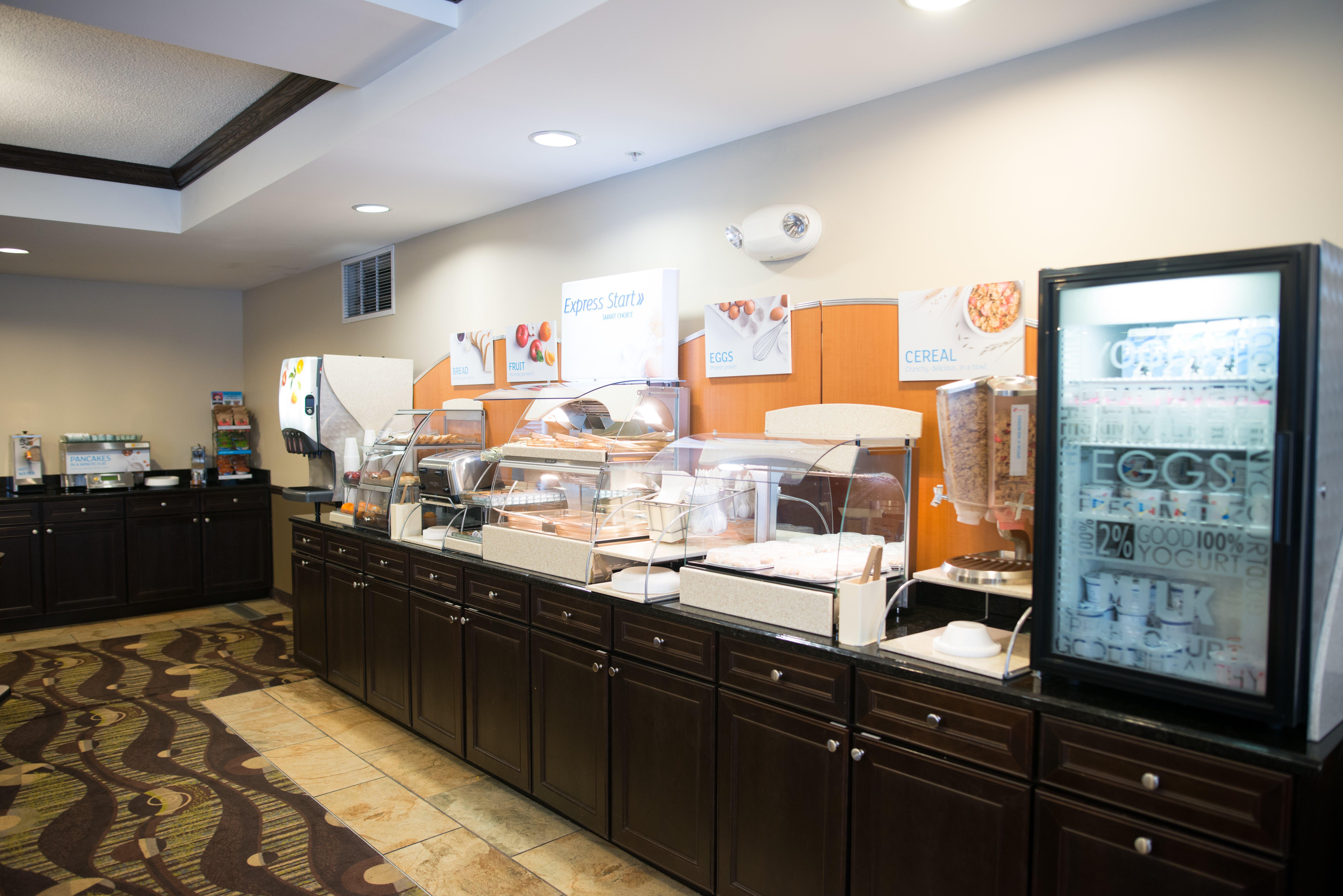 Holiday Inn Express & Suites Northwood By Ihg Silver Lake Екстер'єр фото