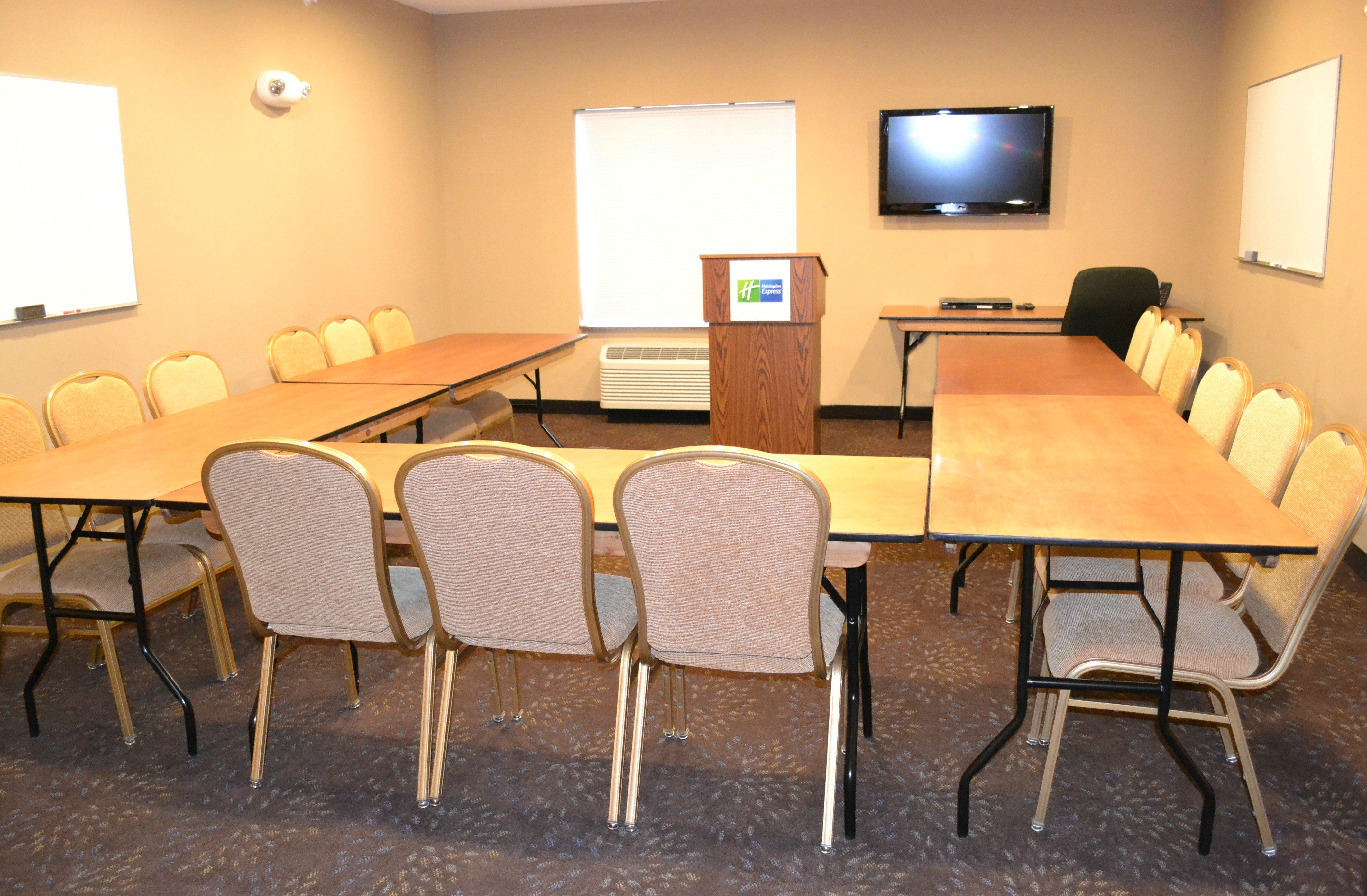 Holiday Inn Express & Suites Northwood By Ihg Silver Lake Екстер'єр фото