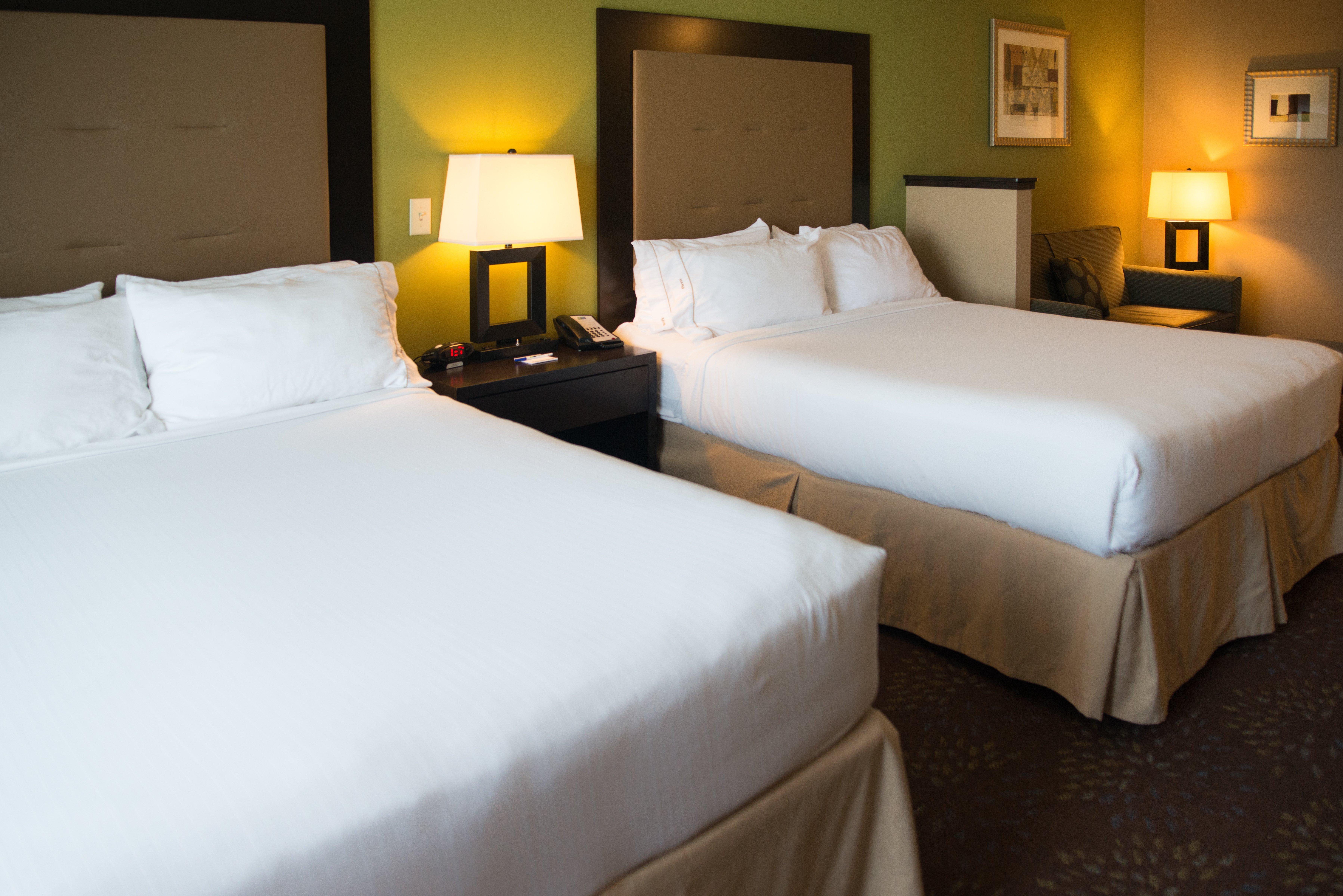 Holiday Inn Express & Suites Northwood By Ihg Silver Lake Екстер'єр фото