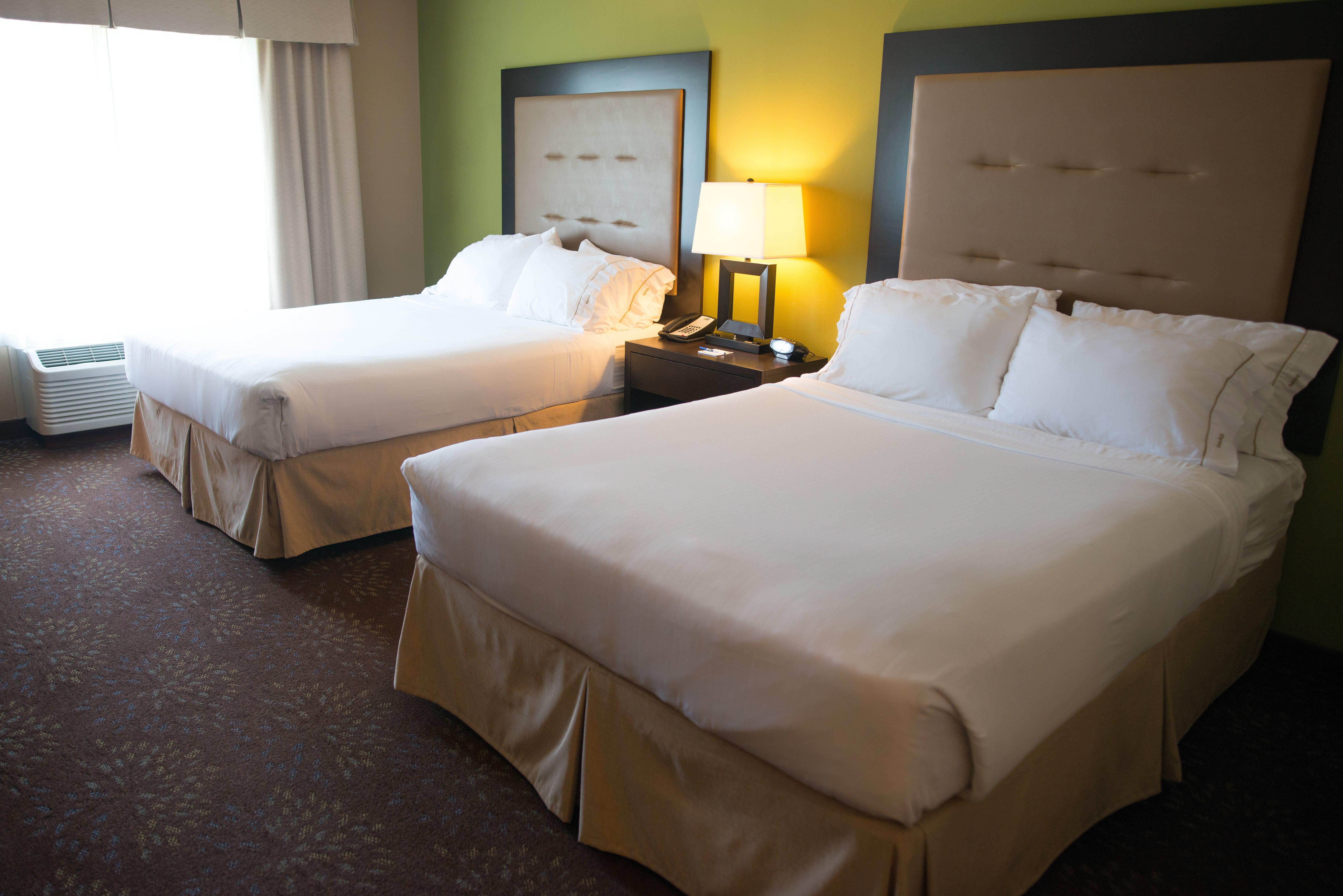 Holiday Inn Express & Suites Northwood By Ihg Silver Lake Екстер'єр фото