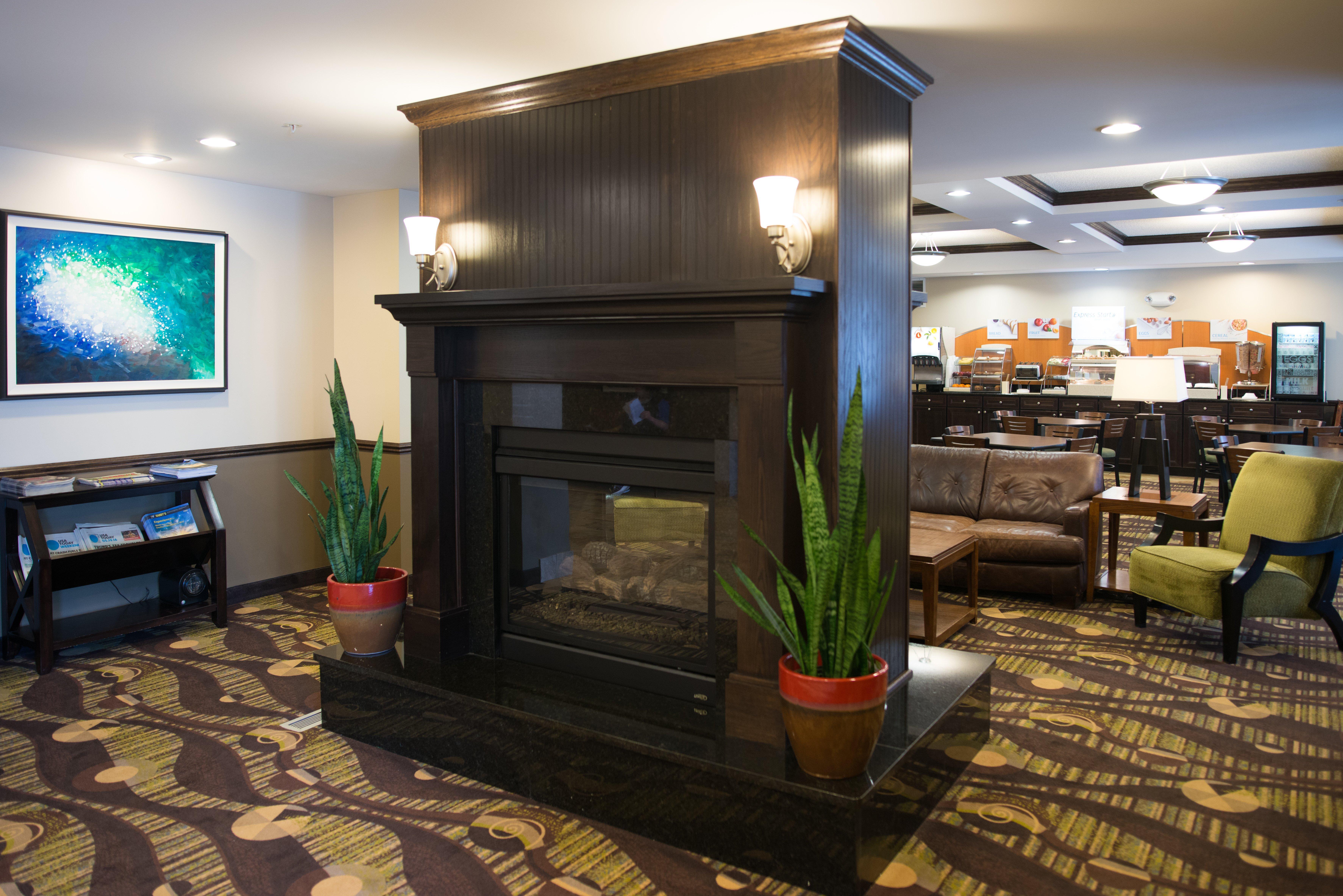 Holiday Inn Express & Suites Northwood By Ihg Silver Lake Екстер'єр фото