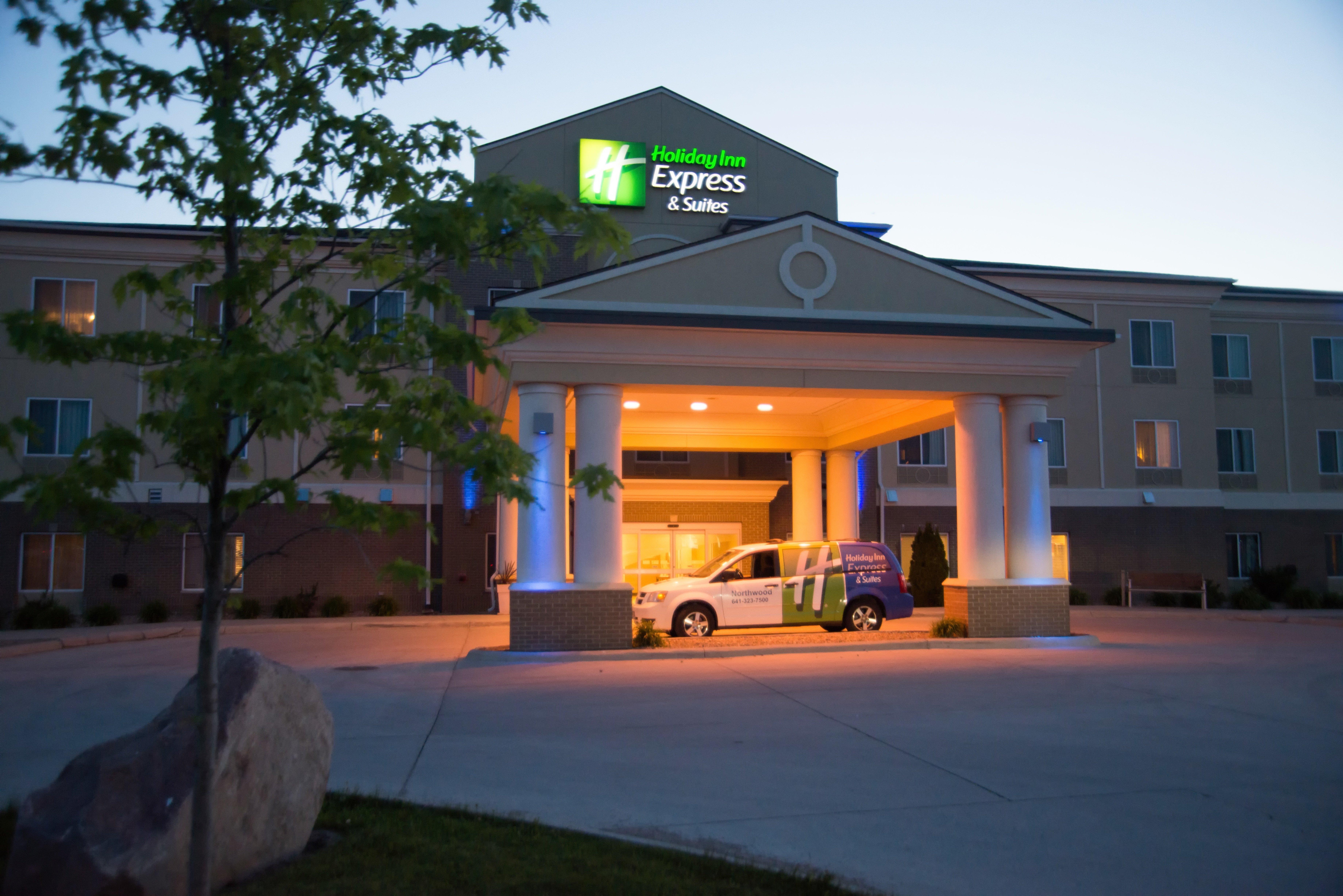 Holiday Inn Express & Suites Northwood By Ihg Silver Lake Екстер'єр фото