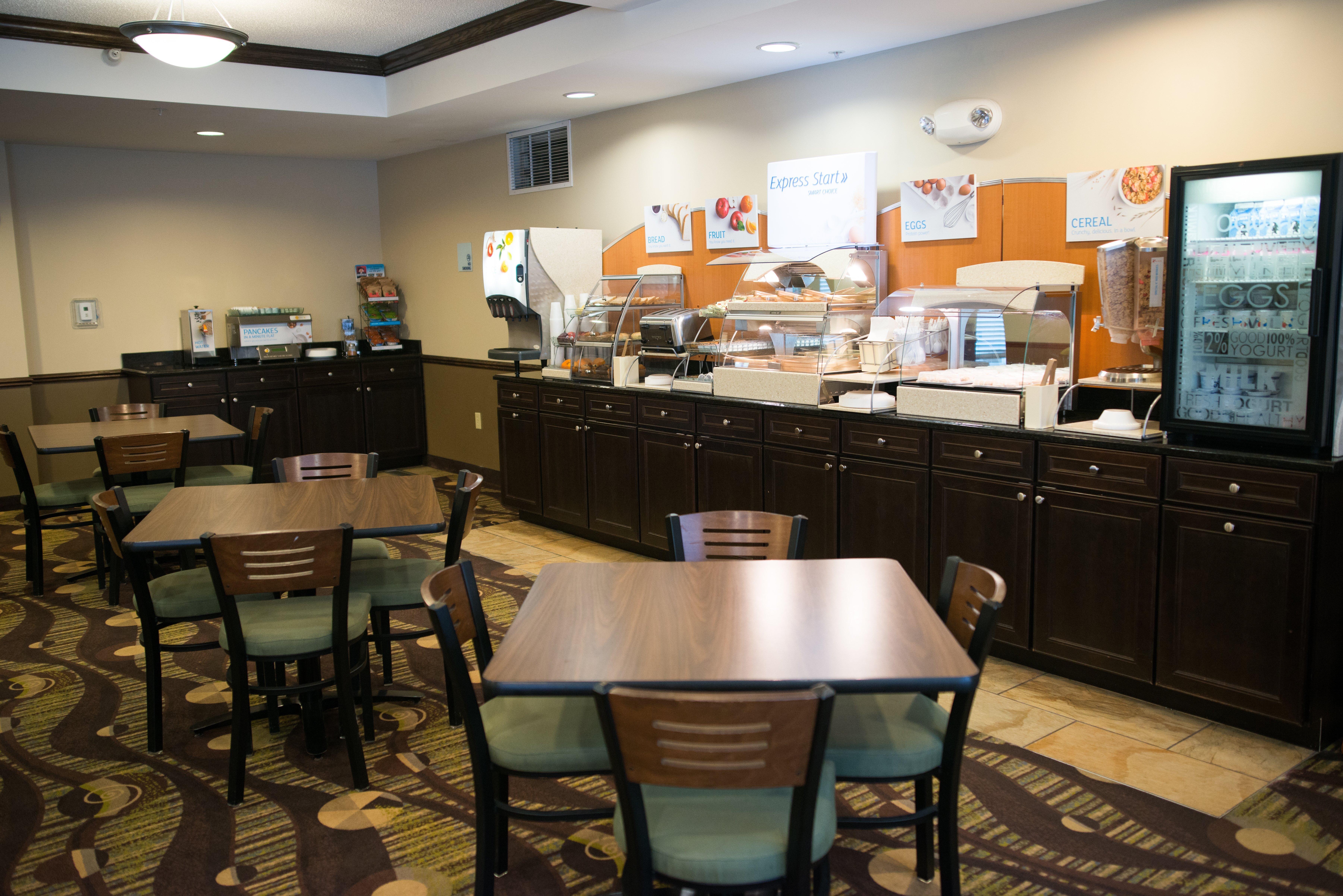 Holiday Inn Express & Suites Northwood By Ihg Silver Lake Екстер'єр фото
