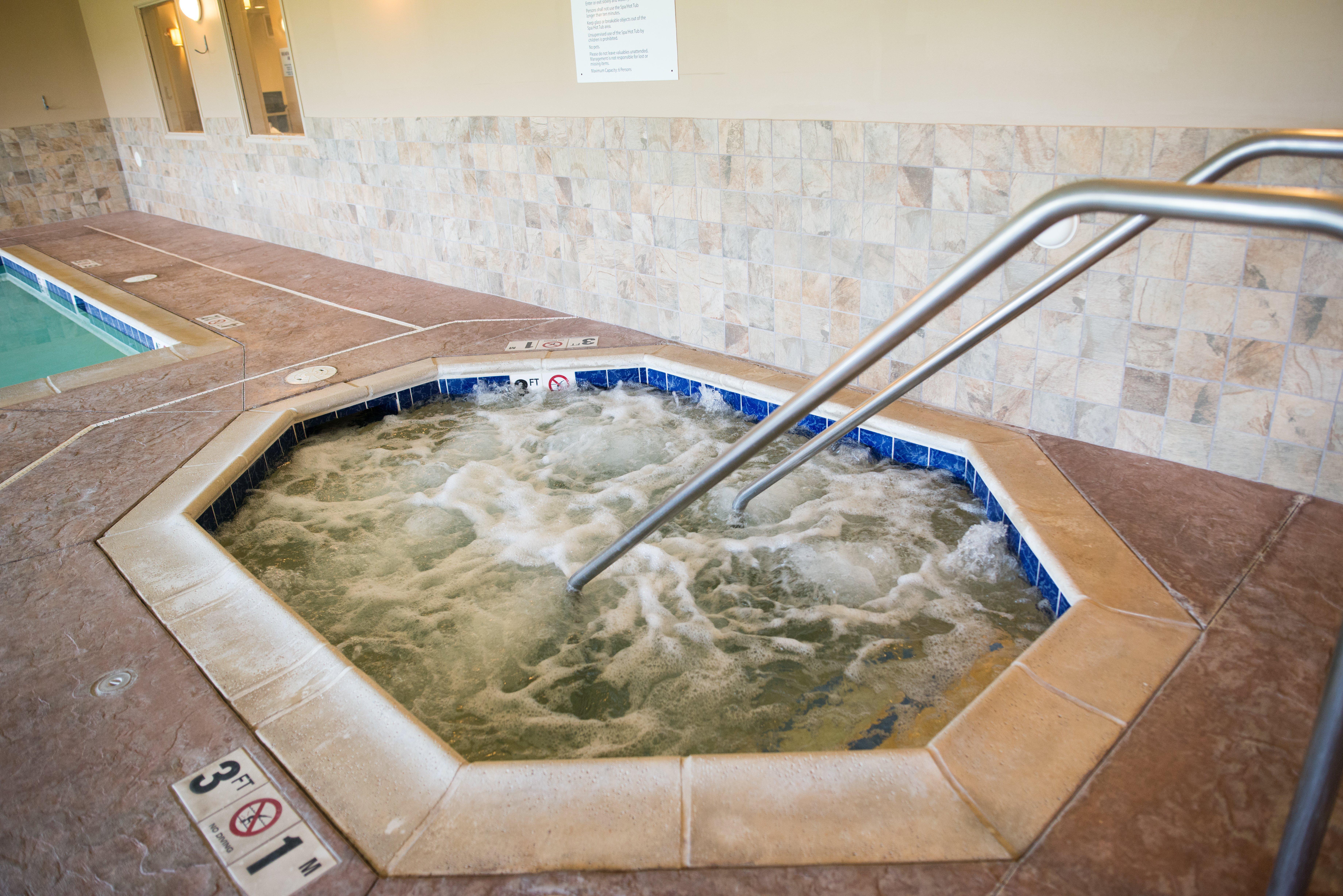 Holiday Inn Express & Suites Northwood By Ihg Silver Lake Екстер'єр фото
