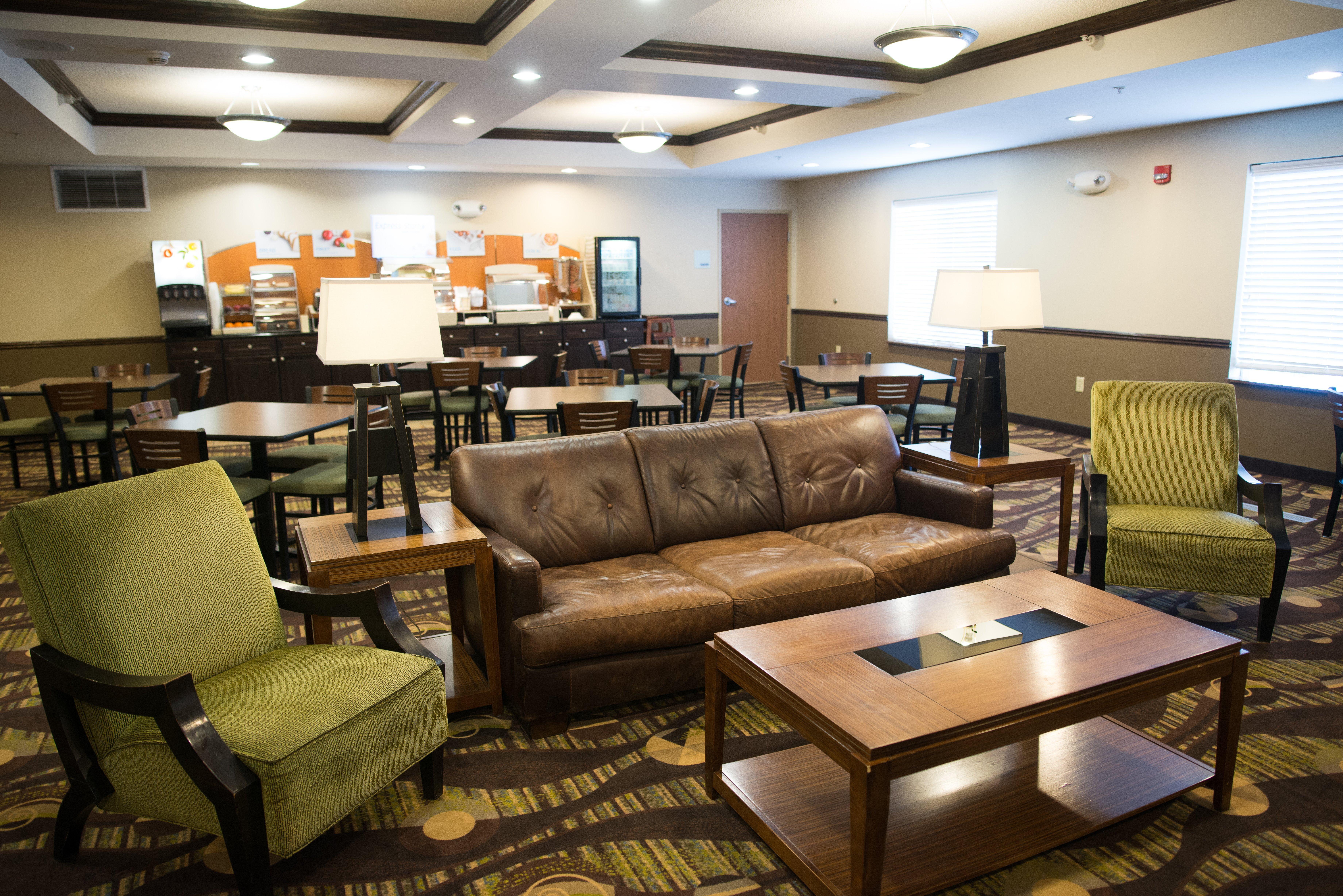 Holiday Inn Express & Suites Northwood By Ihg Silver Lake Екстер'єр фото