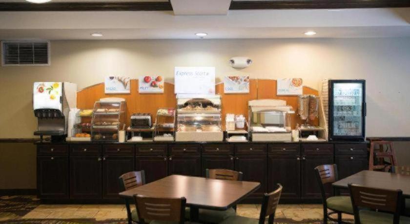 Holiday Inn Express & Suites Northwood By Ihg Silver Lake Екстер'єр фото
