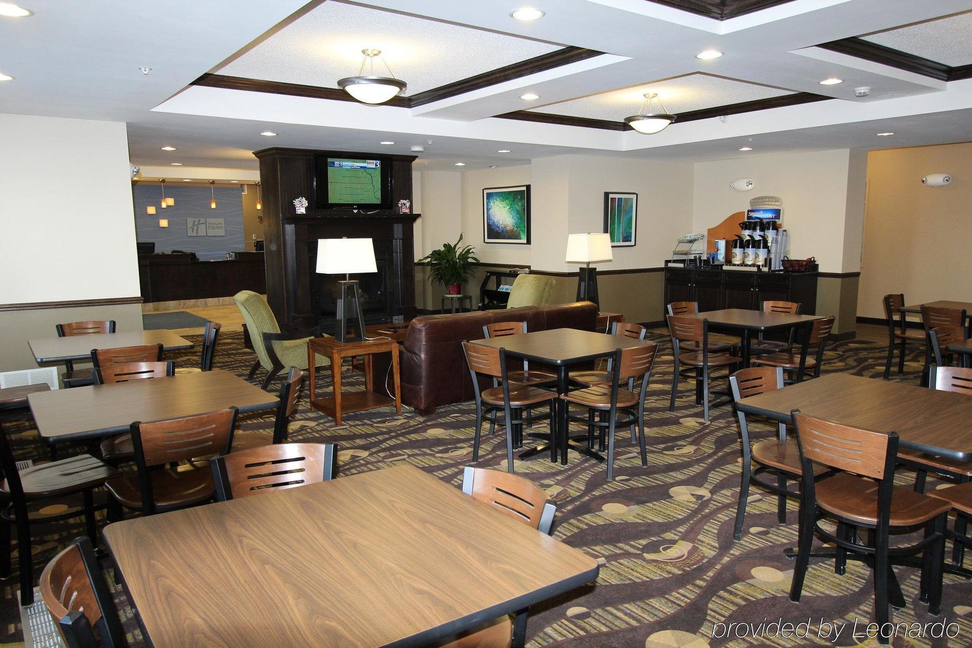 Holiday Inn Express & Suites Northwood By Ihg Silver Lake Екстер'єр фото