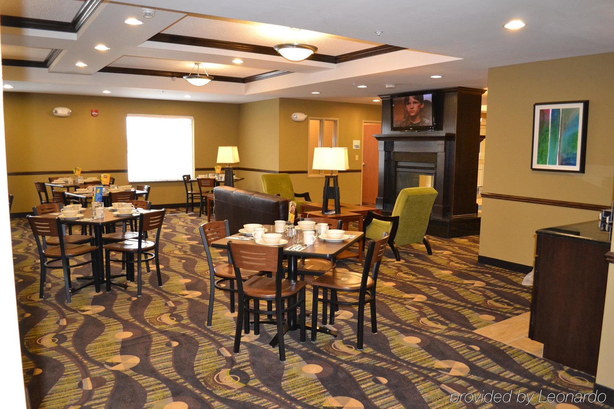 Holiday Inn Express & Suites Northwood By Ihg Silver Lake Екстер'єр фото