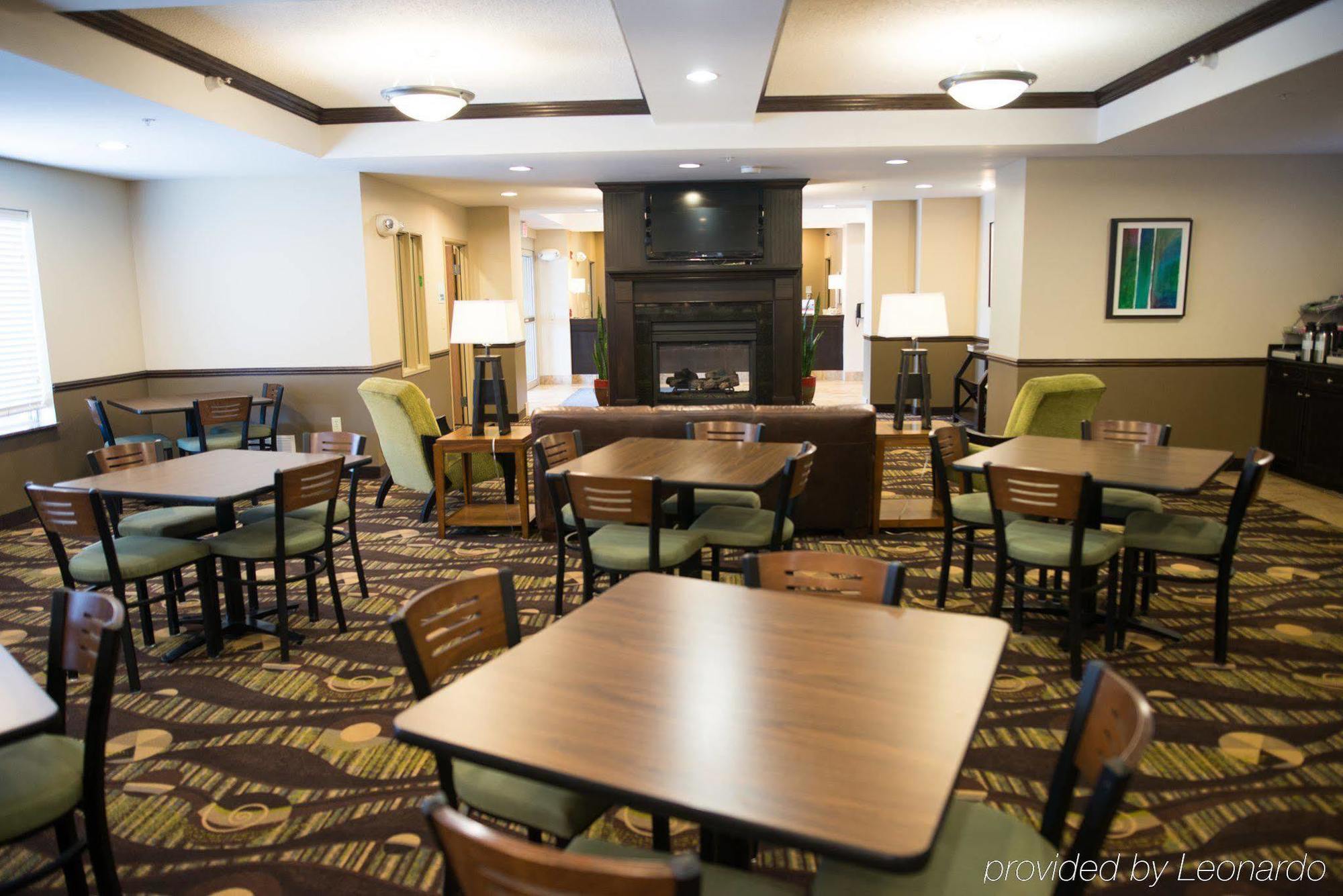 Holiday Inn Express & Suites Northwood By Ihg Silver Lake Екстер'єр фото